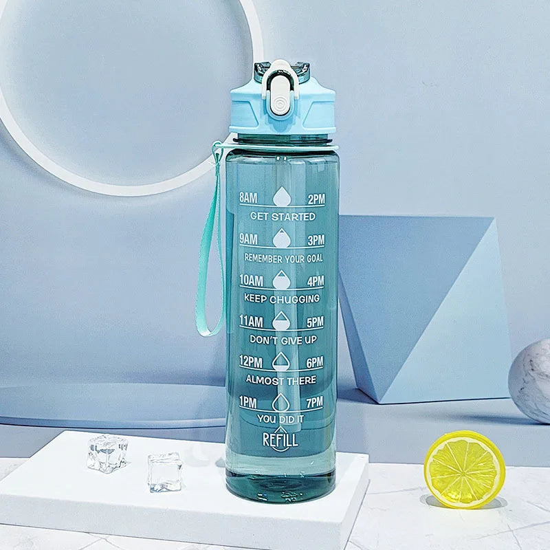 Gourde de sport 750 ml avec paille et repères d’hydratation
